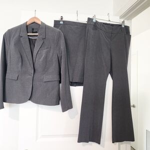 The Limitef Gray 3-Piece Women's Suit Set